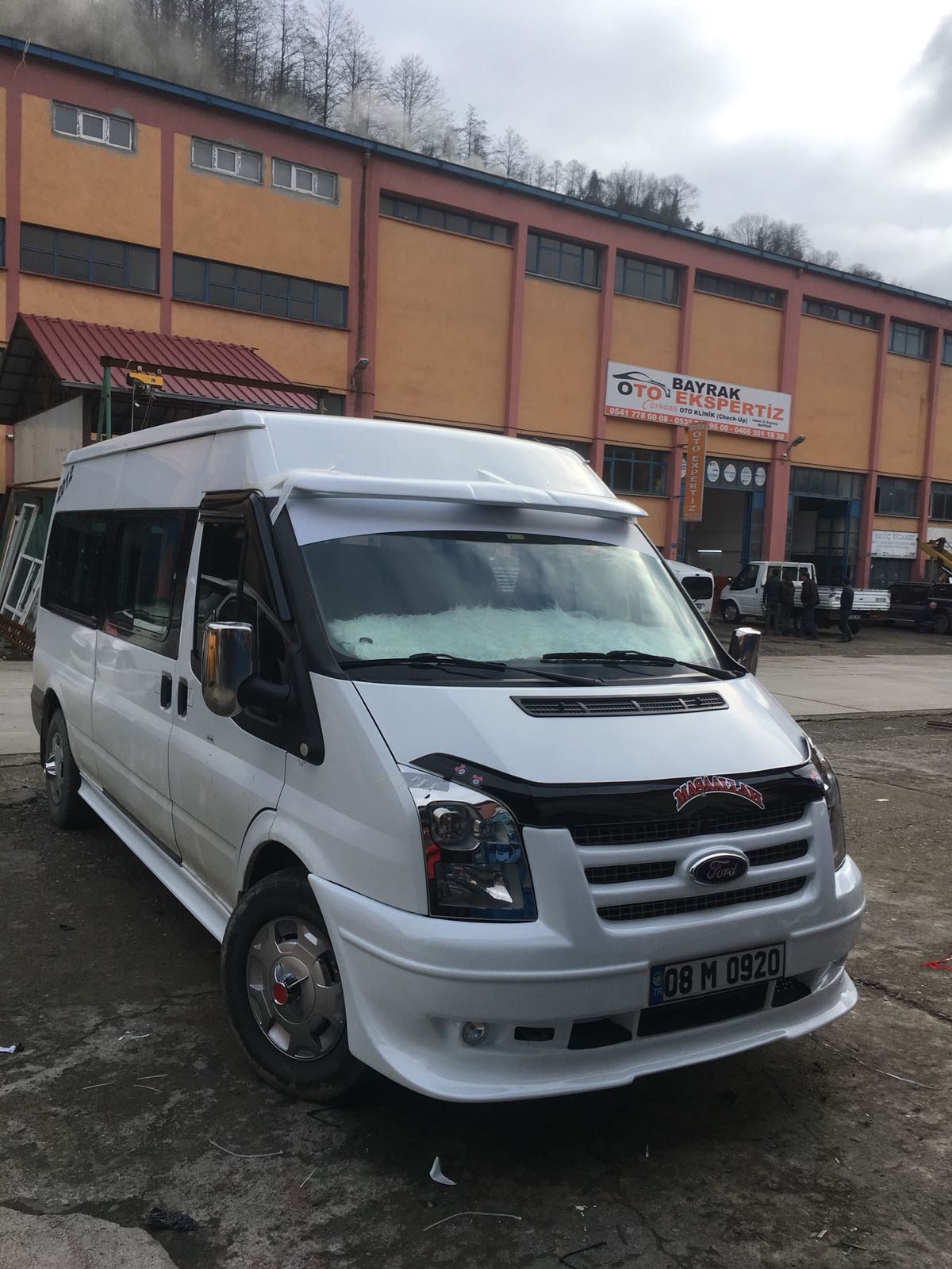 Ford Transit T-16 Ön Tampon Panjurlu Model (sisyok ) - Fiberglass