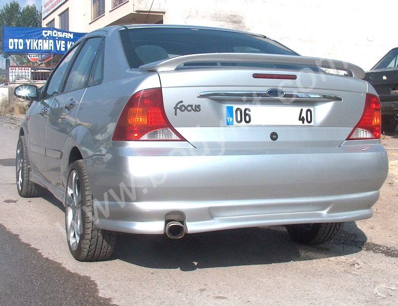 Ford Focus 1 Sedan Bagaj Üstü Işıklı Spoiler Fiber + Arka Karlık - Fiberglass