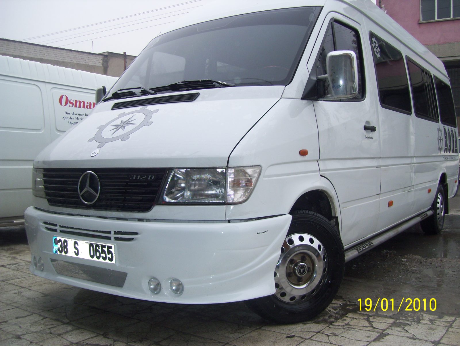 Mercedes-Benz Sprinter 312 Yuvarlak Sisli Tampon - Fiberglass